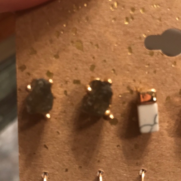 NWT. Set of 6 pairs of Earrings - Picture 2 of 6